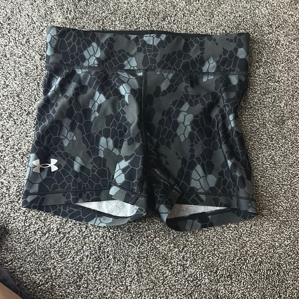 Gray and black Under Armour spandex